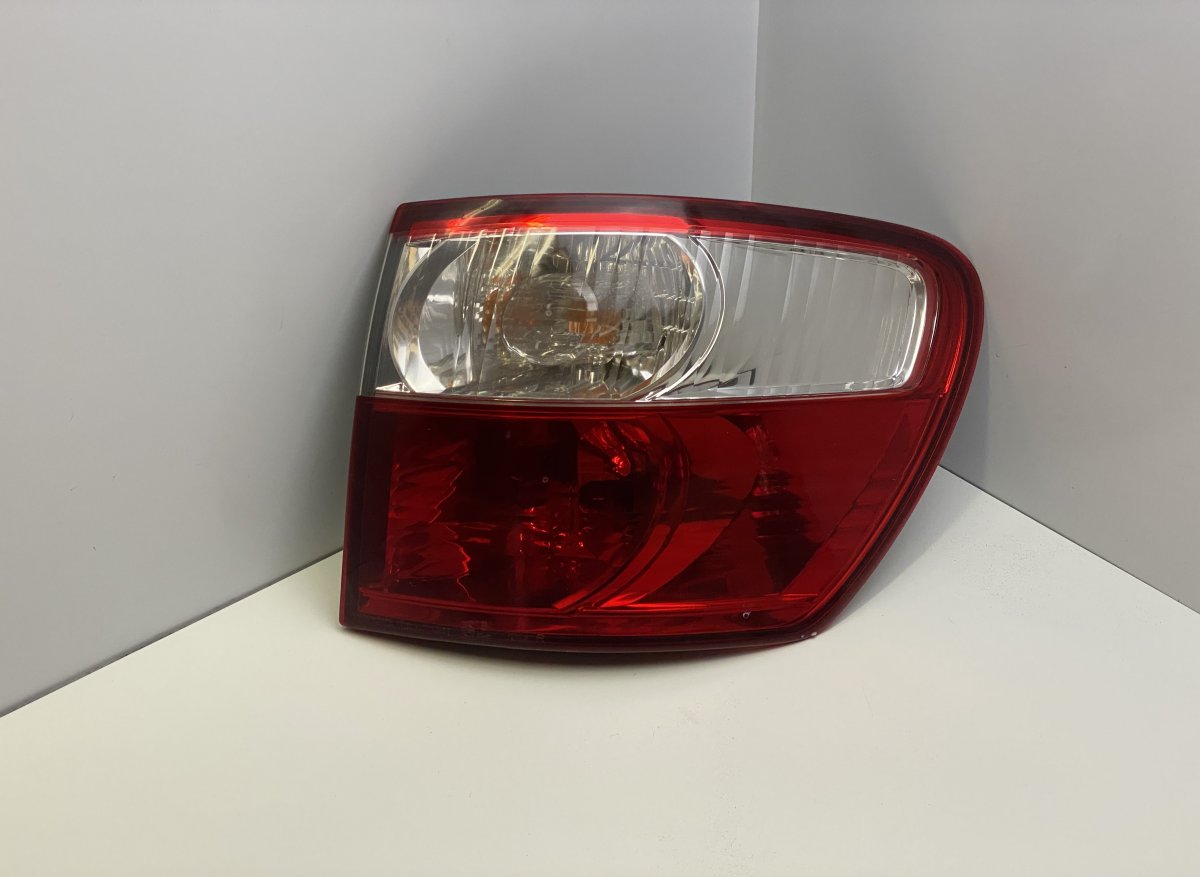 Toyota Avensis Verso Right Rear Light