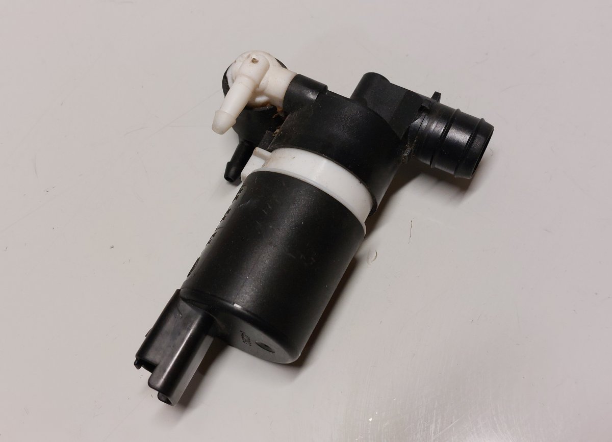 Renault Megane Windscreen washer pump Windscreen washer pump — RENAULT MEGANE III (DZ...