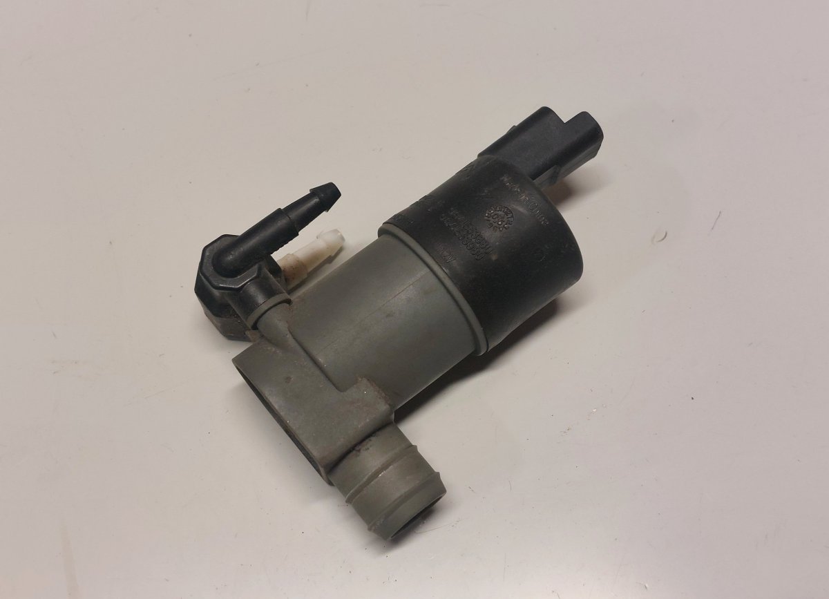 Nissan Qashqai Windscreen washer pump