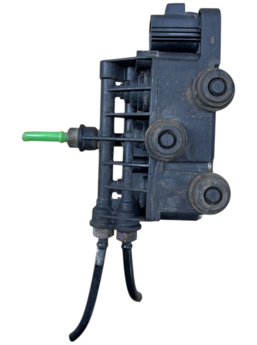 Land Rover Discovery Air suspension valve block Air suspension valve block — LAND ROVER DISCOVE...