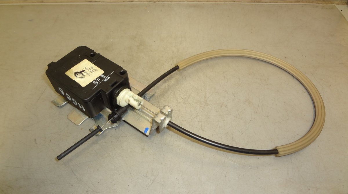 Land Rover Range Rover Sport Fuel flap locking motor Fuel flap locking motor — LAND ROVER RANGE ROVE...