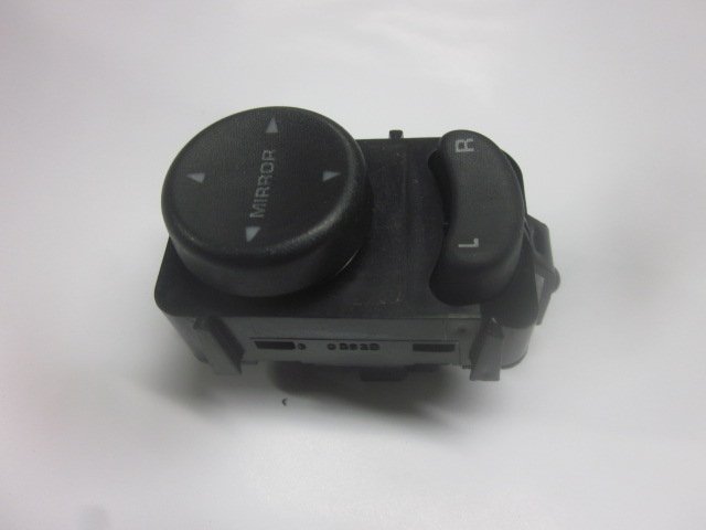 Chrysler Voyager / Town & Country Mirror Adjustment Switch Mirror adjustment switch — CHRYSLER VOYAGER IV ...