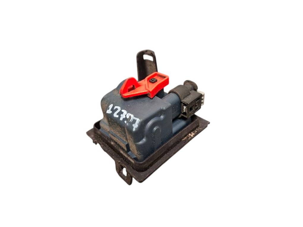 Mercedes-Benz A (W176) Fuel flap locking motor Fuel flap locking motor — MERCEDES-BENZ C-CLASS...