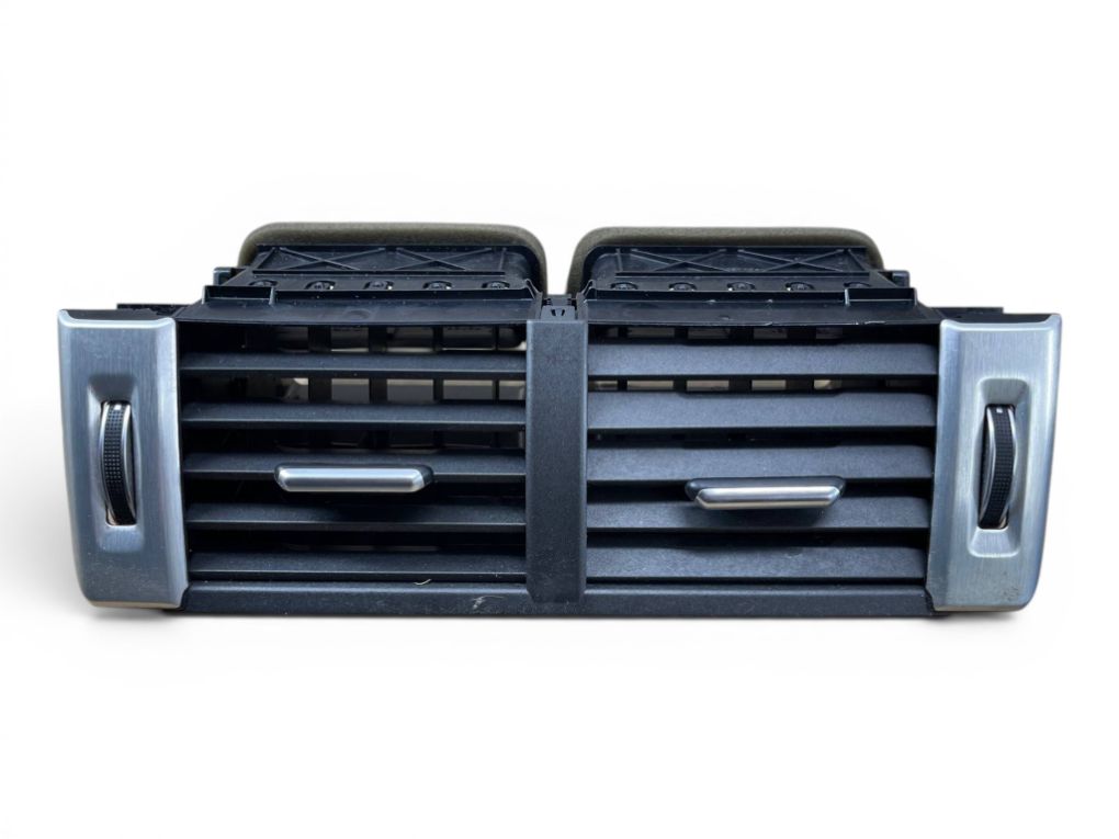 Land Rover Range Rover Evoque Centre air vent — front Centre air vent — front — LAND ROVER EVOQUE I (...