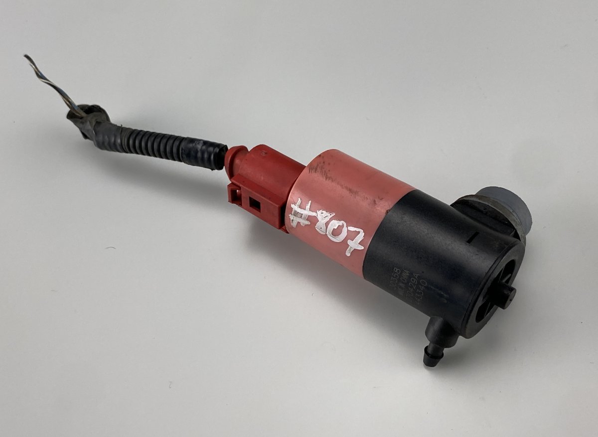 Toyota Avensis (T25) Windscreen washer pump Windscreen washer pump — TOYOTA AVENSIS (T250) ...