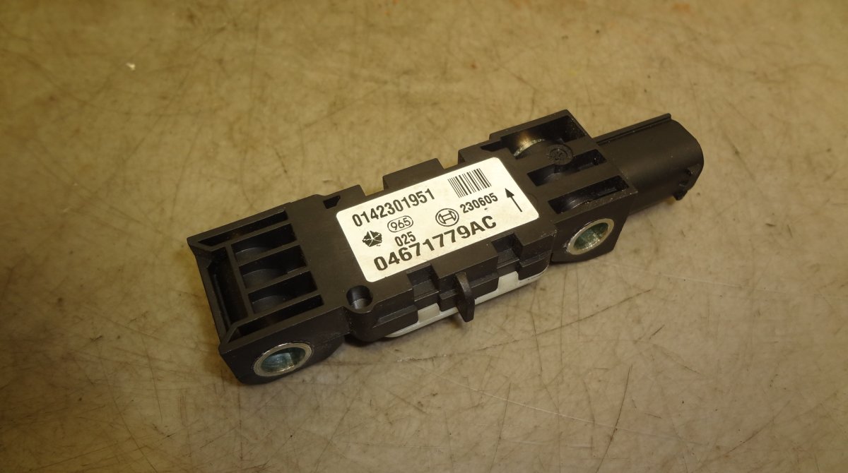 Jeep Grand Cherokee (WJ) Airbag impact sensor — right Airbag impact sensor — right — JEEP GRAND CHERO...