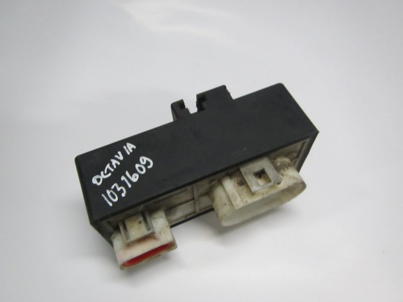 Skoda Octavia Radiator Fan Relay / Control unit Radiator fan relay / control unit — SKODA OCTAV...