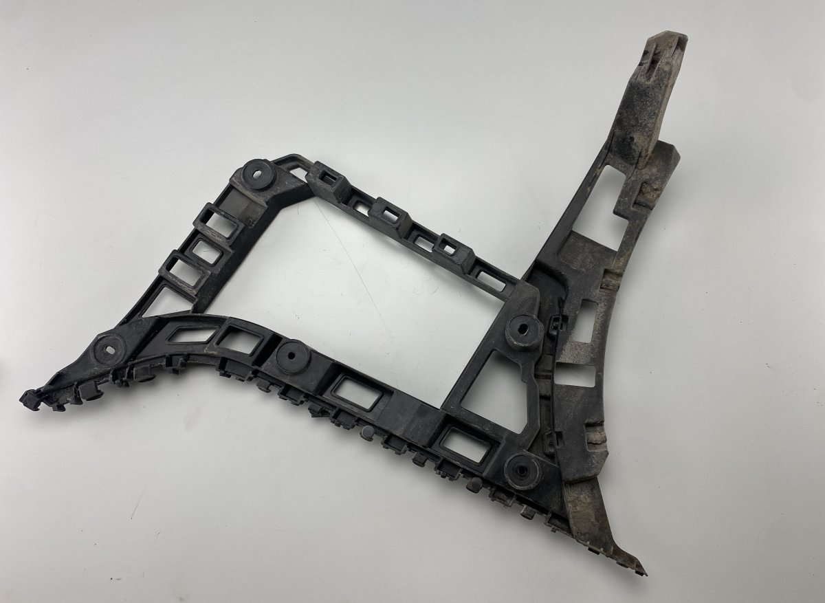 Volkswagen Jetta Bumper support bracket on wing — rear right Bumper support bracket on wing — rear right — V...