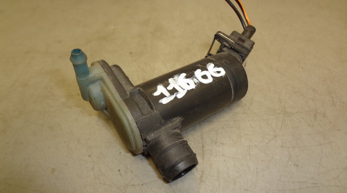 Land Rover Range Rover Sport Windscreen washer pump Windscreen washer pump — LAND ROVER RANGE ROVER...