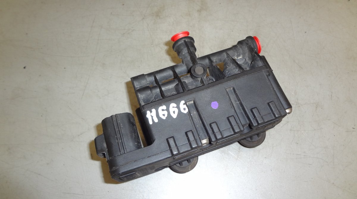 Land Rover Range Rover Sport Air suspension valve block Air suspension valve block — LAND ROVER RANGE R...