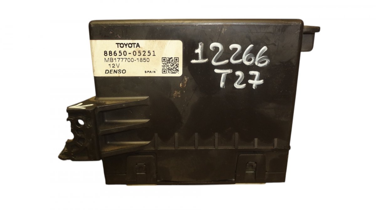 Toyota Avensis (T27) Air-conditioning control unit Air-conditioning control unit — TOYOTA AVENSIS ...