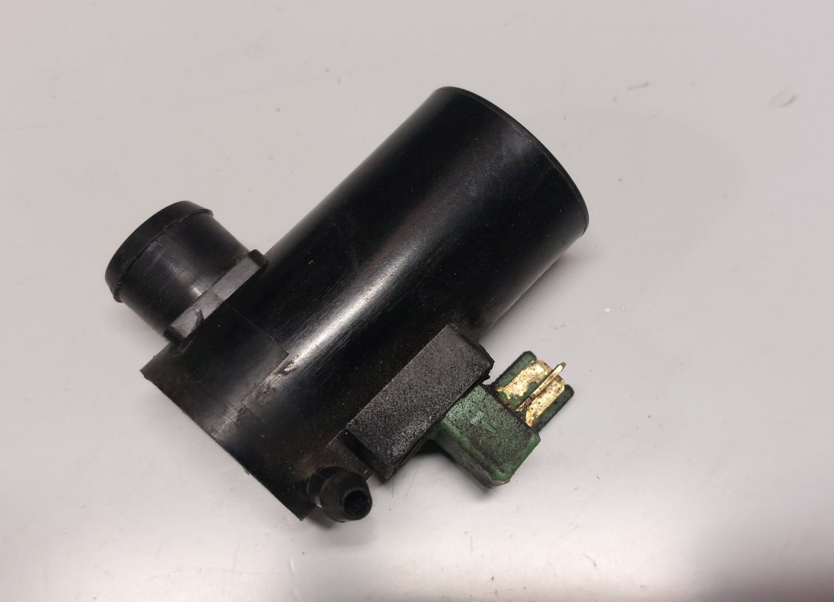 Subaru Impreza Windscreen washer pump Windscreen washer pump — SUBARU IMPREZA (GD, GG...