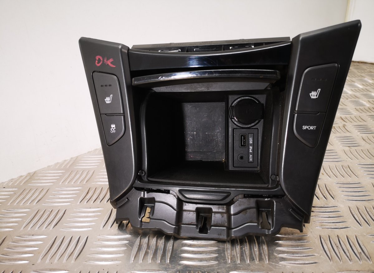 Hyundai i40 Stowage, center console Stowage, center console — HYUNDAI i40 (VF) (201...