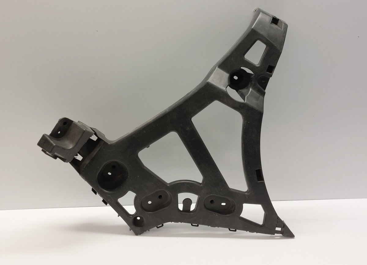 Renault Megane Rear bumper Carrier holder on fender left Rear bumper Carrier holder on fender left — REN...