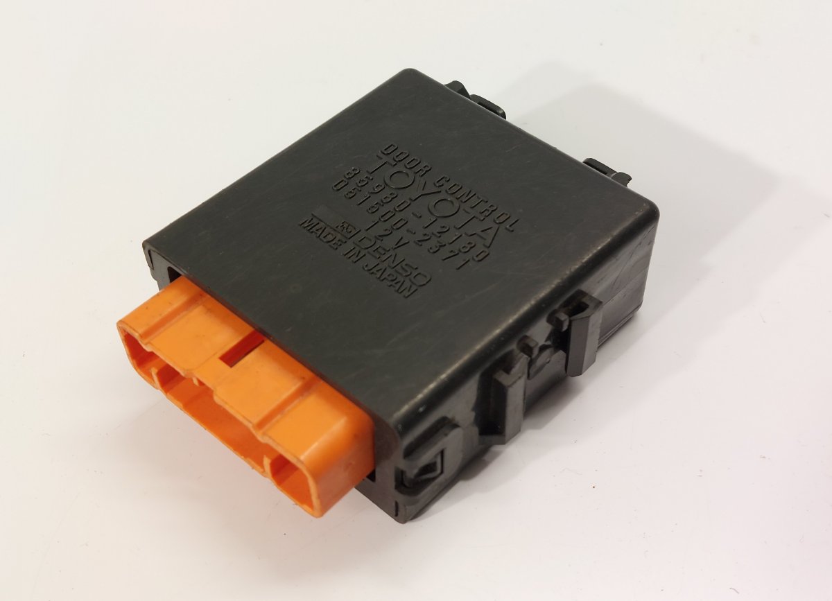 Toyota Corolla Central Locking Control Unit Central locking control unit — TOYOTA COROLLA V...