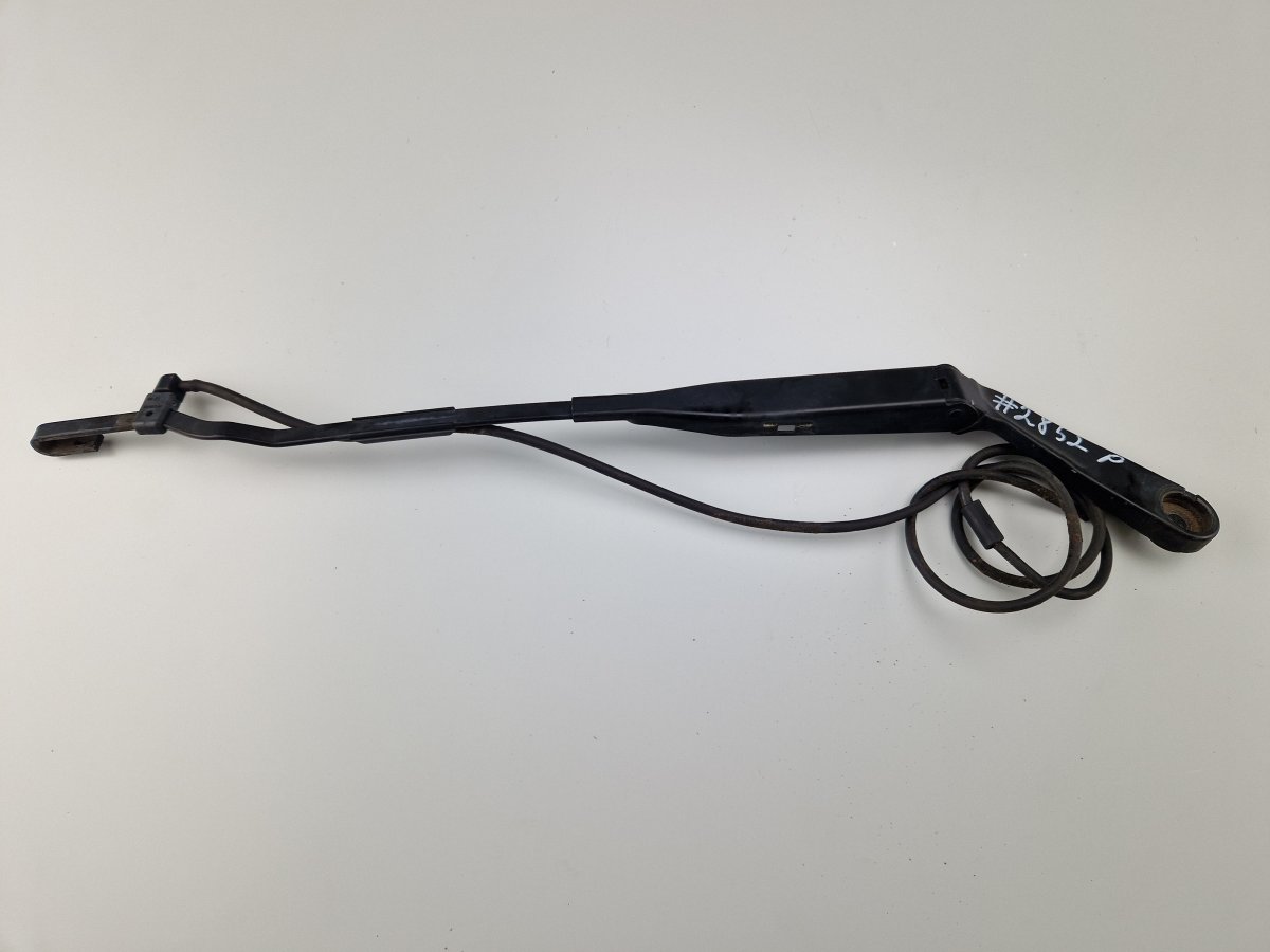 Maserati Quattroporte Windscreen wiper arm — right Windscreen wiper arm — right — MASERATI QUATTRO...