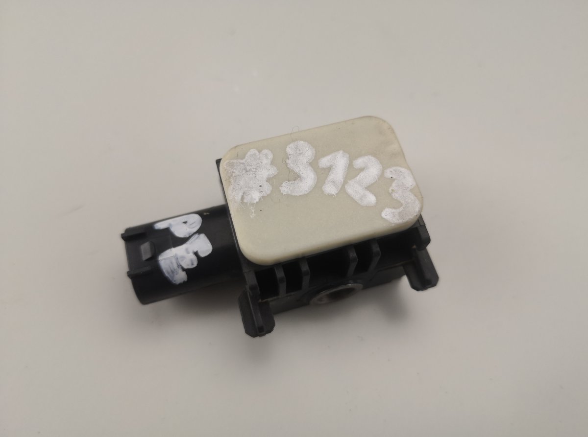 Mercedes-Benz A (W169) Airbag impact sensor — right Airbag impact sensor — right — MERCEDES-BENZ ML...