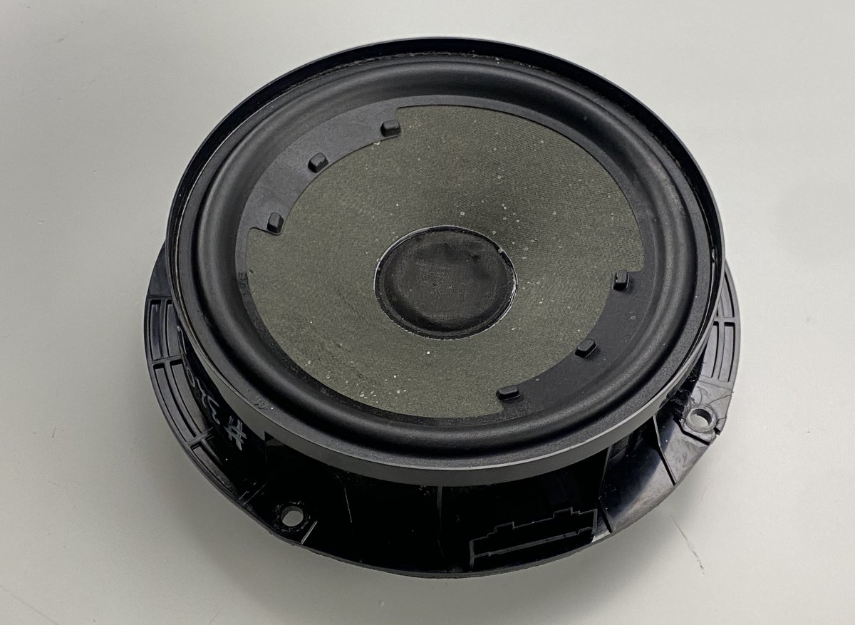 Volkswagen Jetta Door loudspeaker rear left Door loudspeaker rear left — VW JETTA VI (162) ...