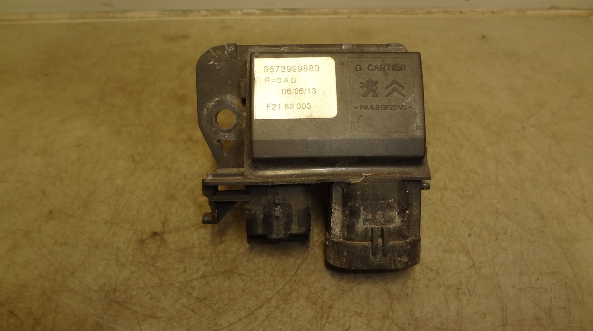 Peugeot 3008 Radiator Fan Relay / Control unit Radiator fan relay / control unit — PEUGEOT 300...