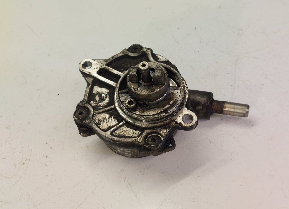 Mercedes-Benz Sprinter (W901-905) Brake Vacuum Pump Brake vacuum pump — MERCEDES-BENZ SPRINTER (903...
