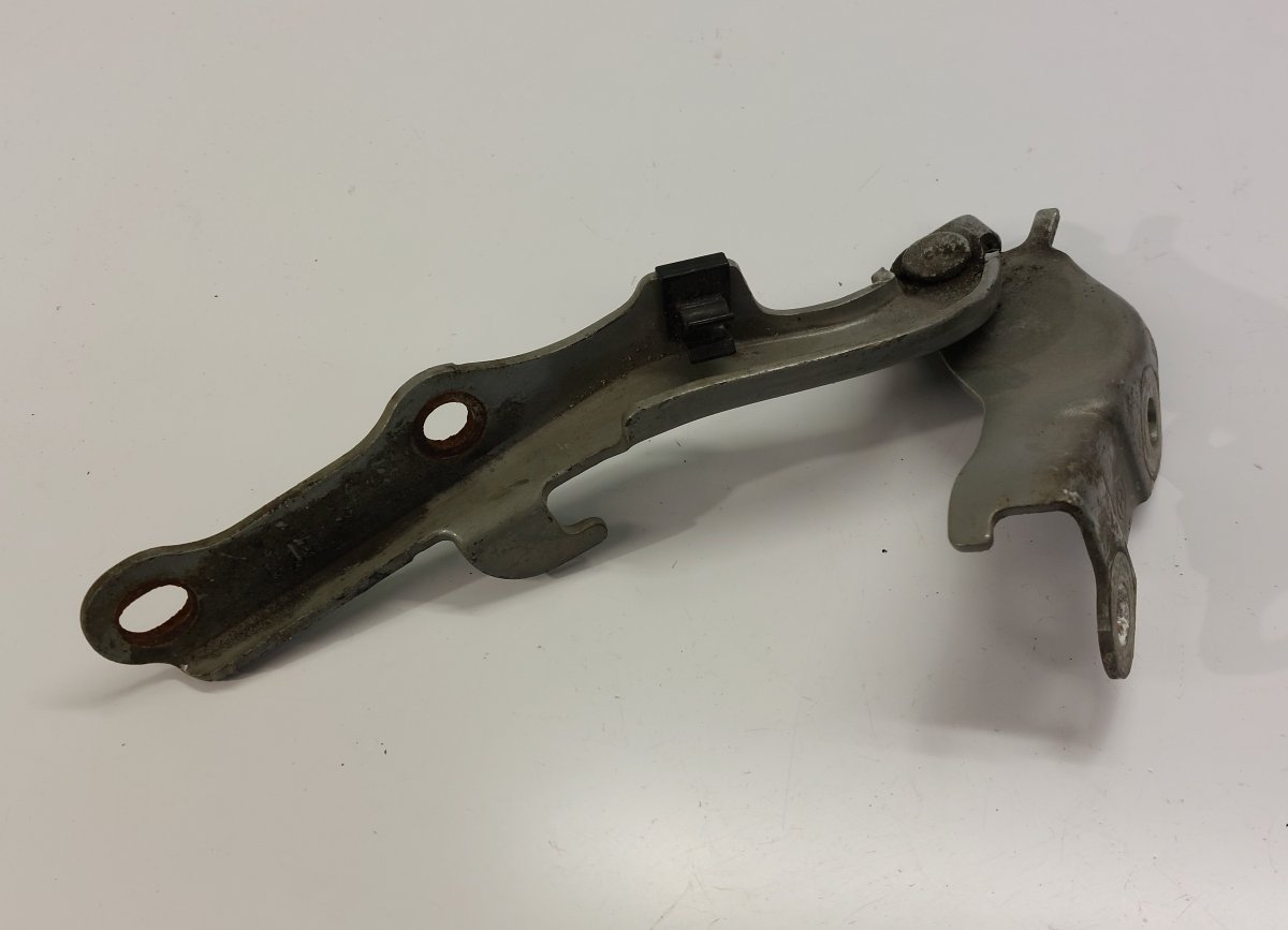 Lexus RX Bonnet hinge — right Bonnet hinge — right — LEXUS RX I (XU10) (1998-...