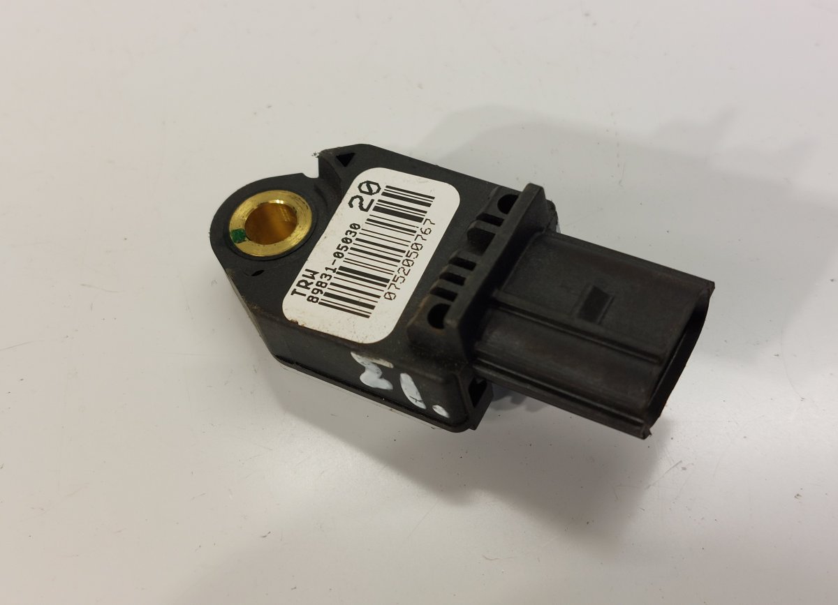 Toyota Avensis (T27) Side impact sensor — left Side impact sensor — left — TOYOTA AVENSIS (T27...