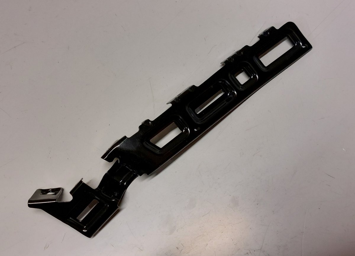 Kia Sorento Right front bumper bracket on fender Right front bumper bracket on fender — KIA SORE...