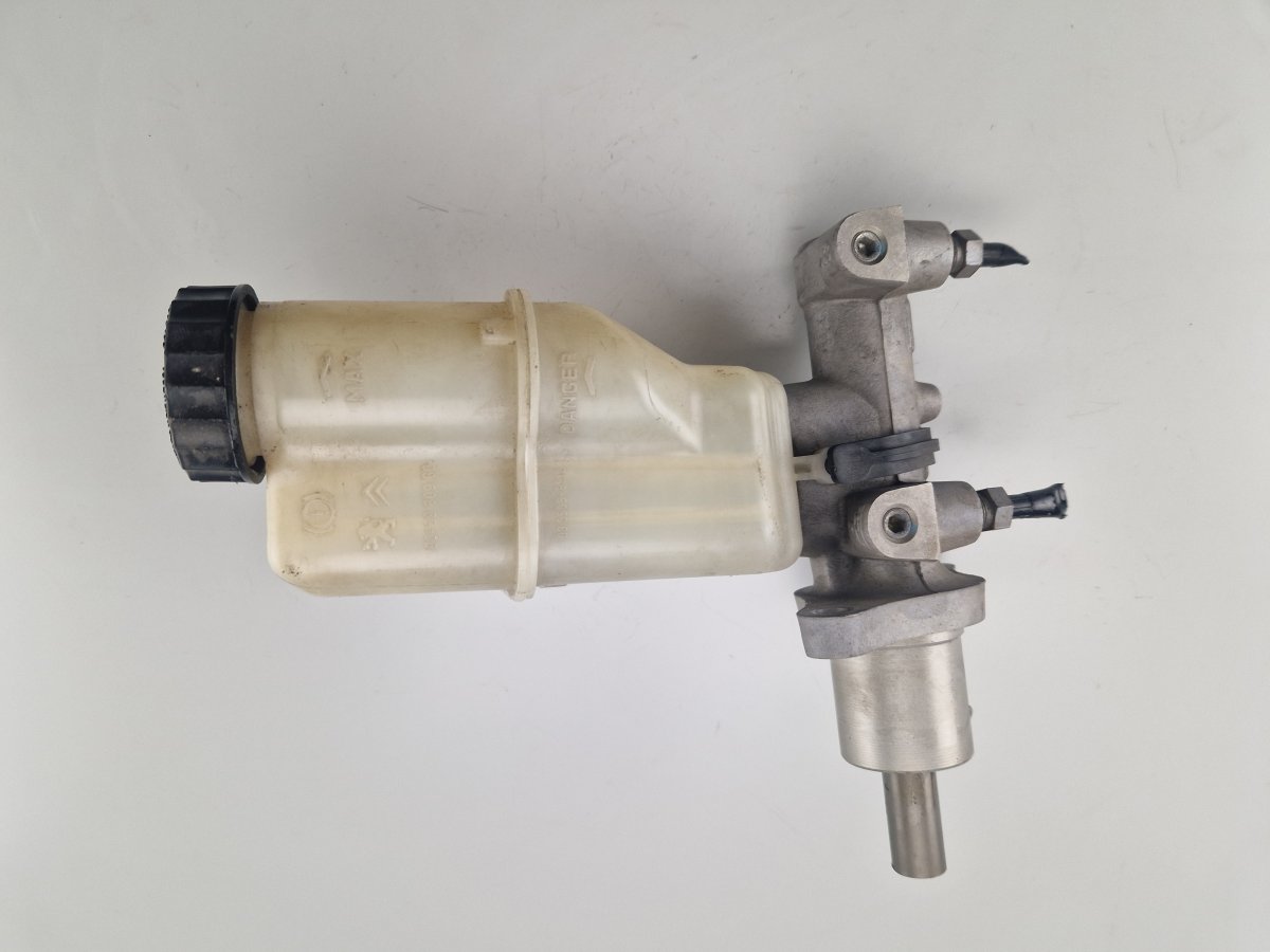 Citroen C5 brake master cylinder Brake master cylinder — CITROËN C5 II (2008-201...