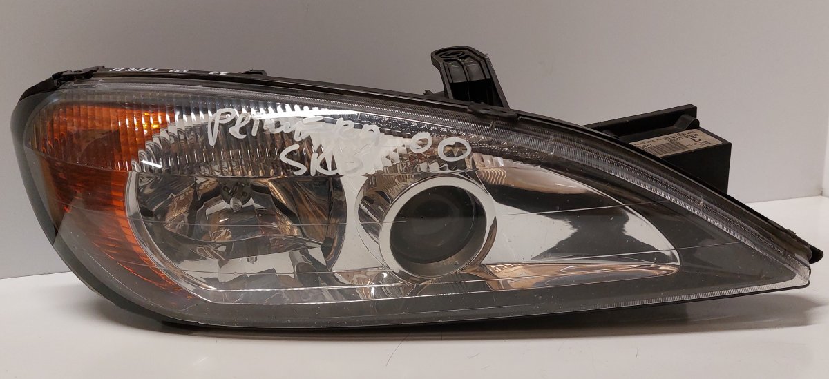 Nissan Primera Right headlight Right headlight — NISSAN PRIMERA (P11) (1996-20...