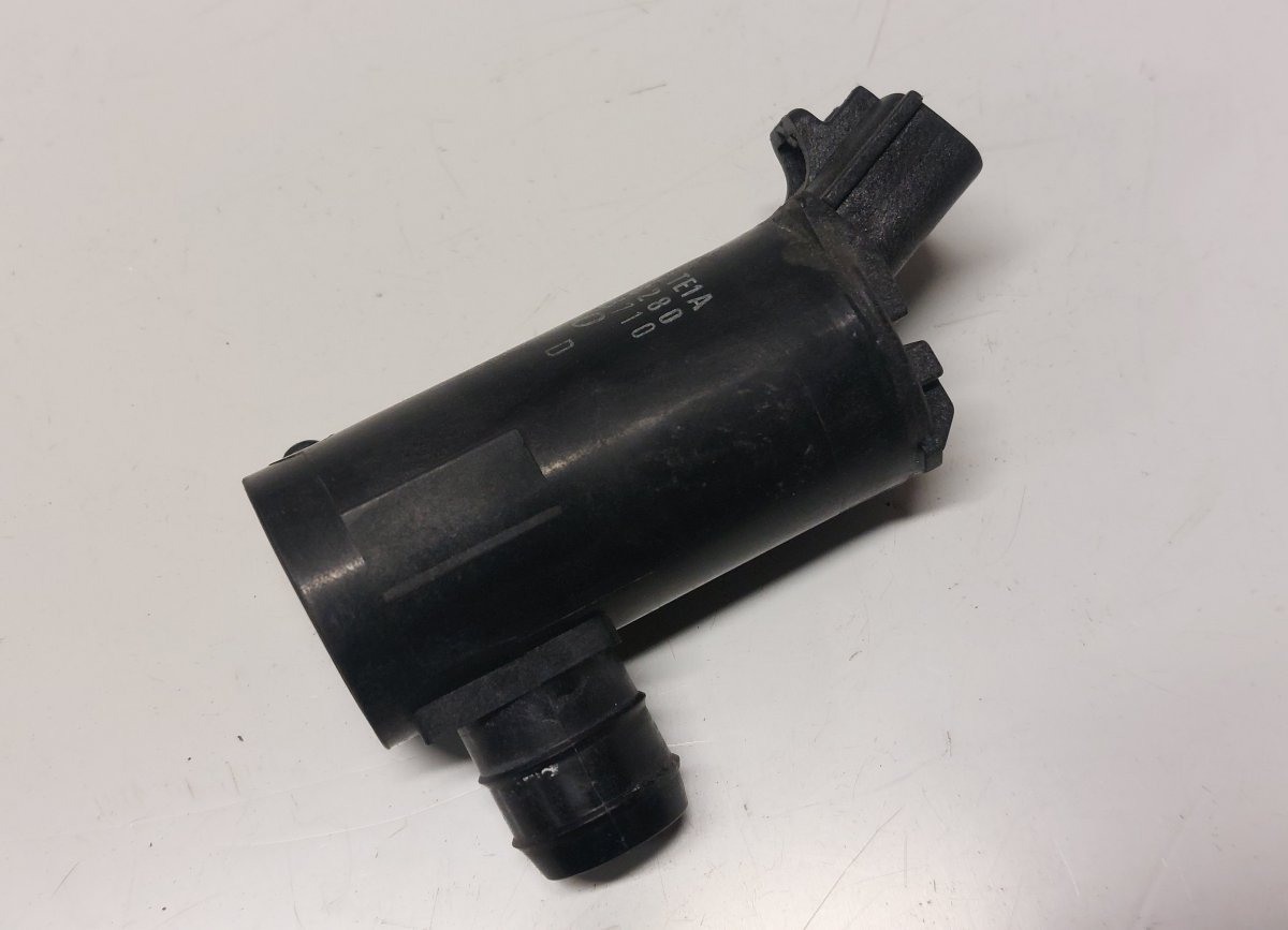 Toyota Corolla Verso Windscreen washer pump Windscreen washer pump — TOYOTA COROLLA Verso I...