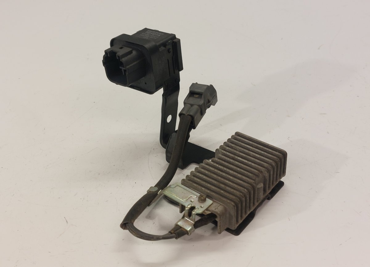 Toyota Avensis (T25) Radiator Fan Relay / Control unit Radiator fan relay / control unit — TOYOTA AVEN...