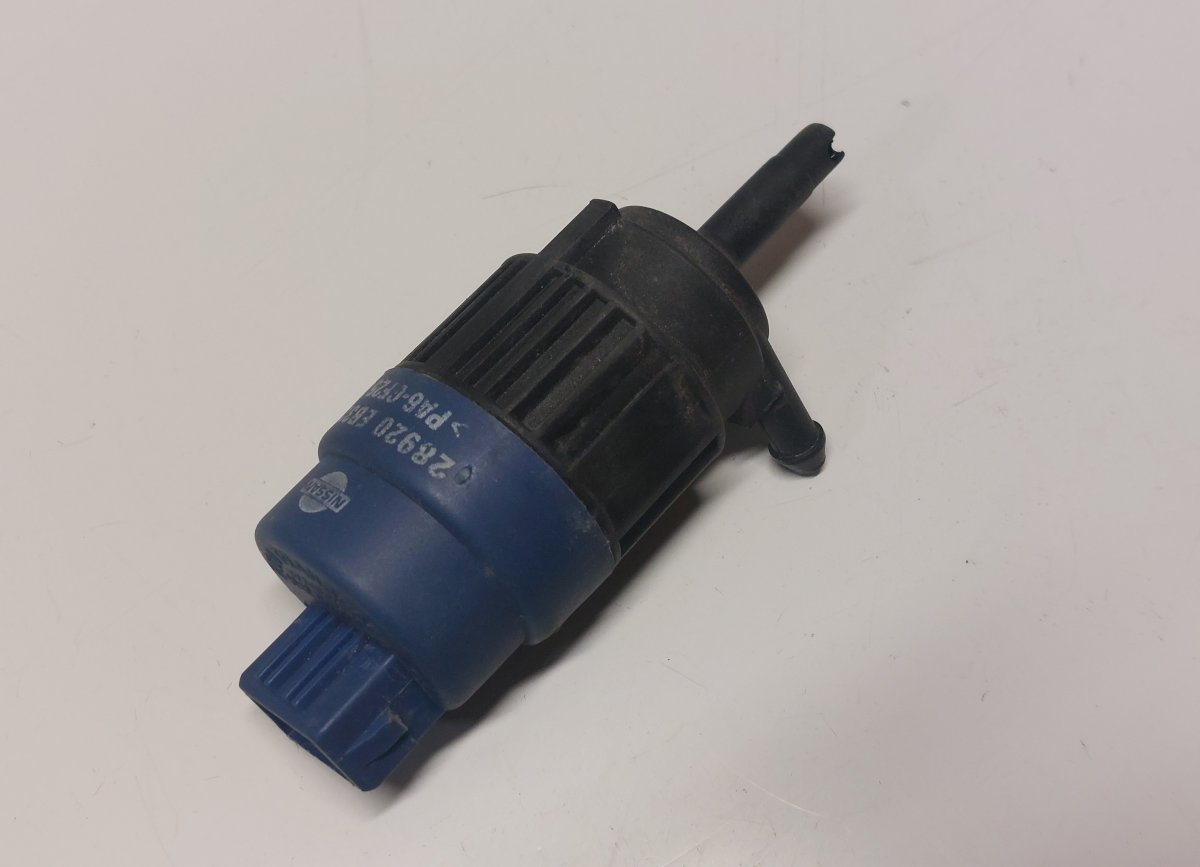 Nissan Navara (D40) Windscreen washer pump Windscreen washer pump — NISSAN NAVARA II / NP3...