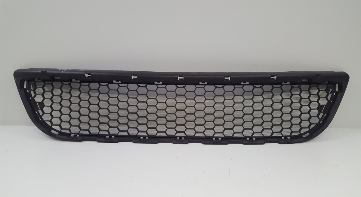 Dacia Logan Centre front bumper grille Centre front bumper grille — DACIA LOGAN I (200...