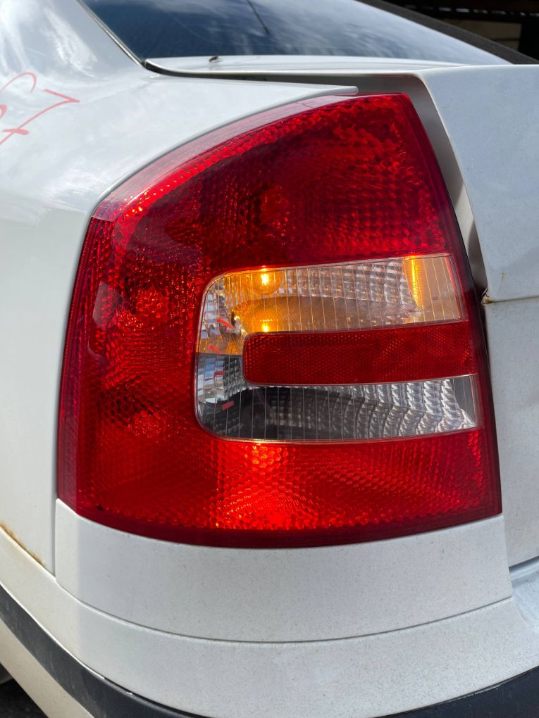 Skoda Octavia Left Rear Light Left rear light — SKODA OCTAVIA II (1Z) (2004-2...
