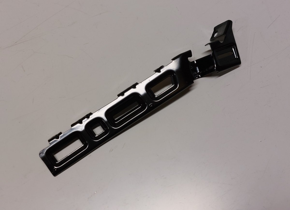 Kia Sorento Front Bumper bracket on fender left Front Bumper bracket on fender left — KIA SOREN...