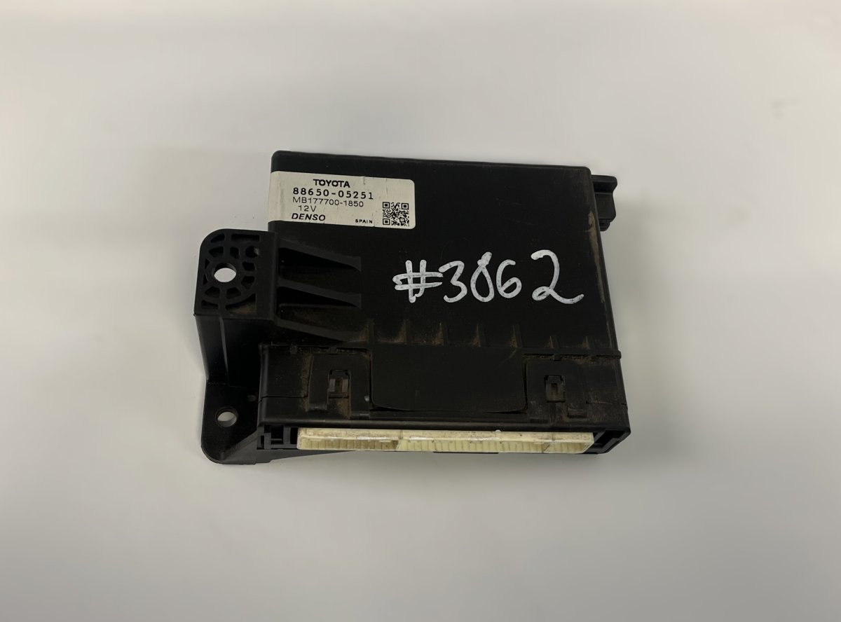 Toyota Avensis (T27) Air-conditioning control unit Air-conditioning control unit — TOYOTA AVENSIS ...