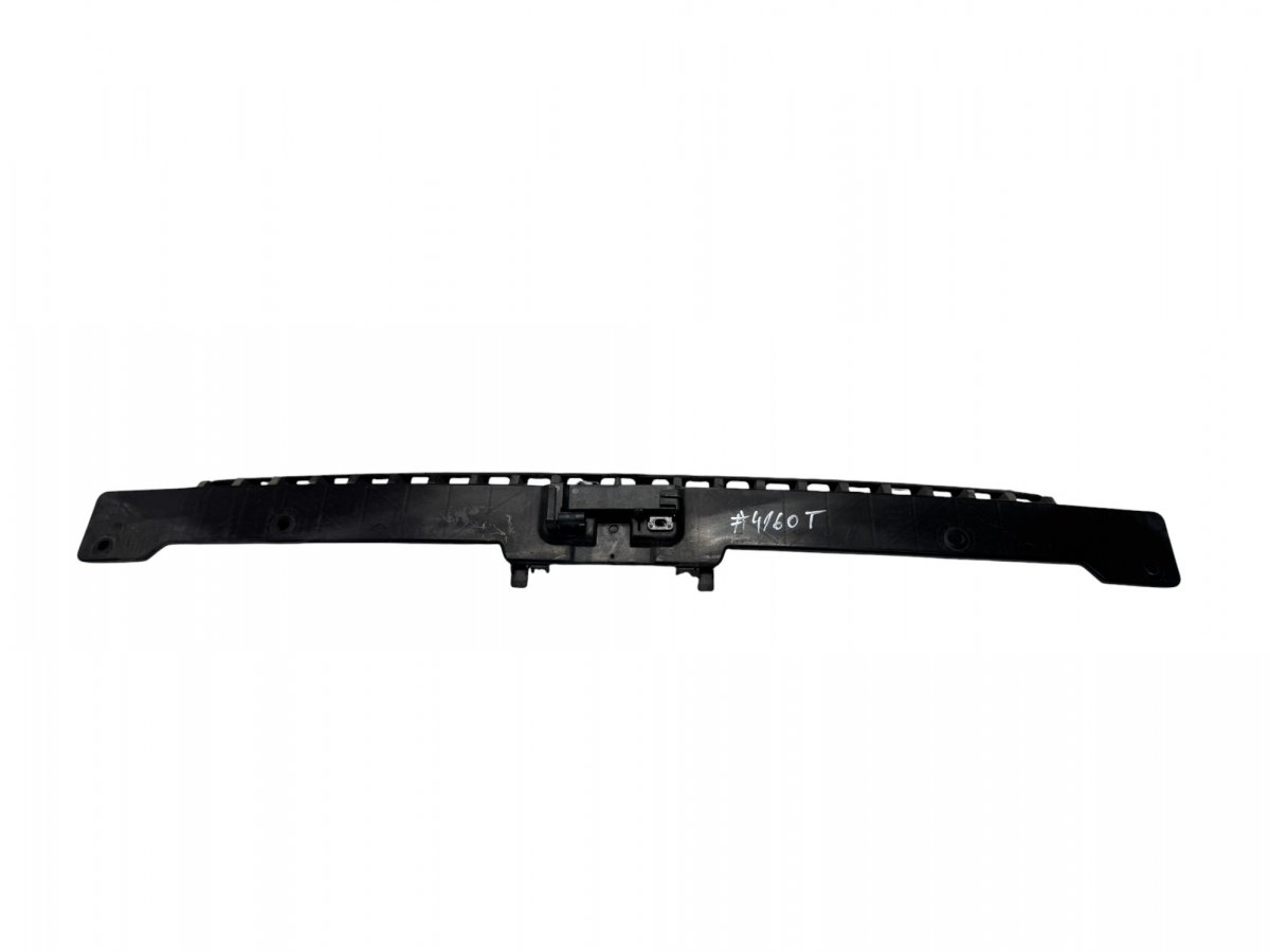 Chrysler 300 Centre rear bumper bracket Centre rear bumper bracket — CHRYSLER 300C II (...
