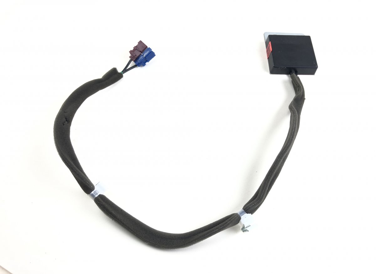 Nissan Navara (D23) Antenna amplifier / control unit Antenna amplifier / control unit — NISSAN NAVAR...