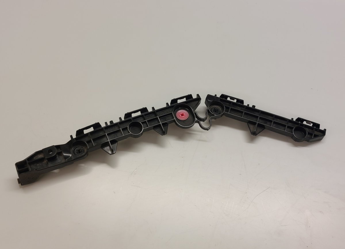 Toyota RAV4 (XA40) Rear bumper Carrier holder on fender left Rear bumper Carrier holder on fender left — TOY...