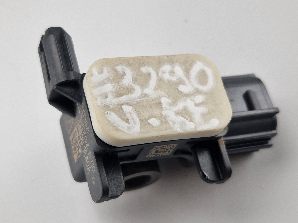 Nissan Juke Side impact sensor — left Side impact sensor — left — NISSAN JUKE I (F15)...