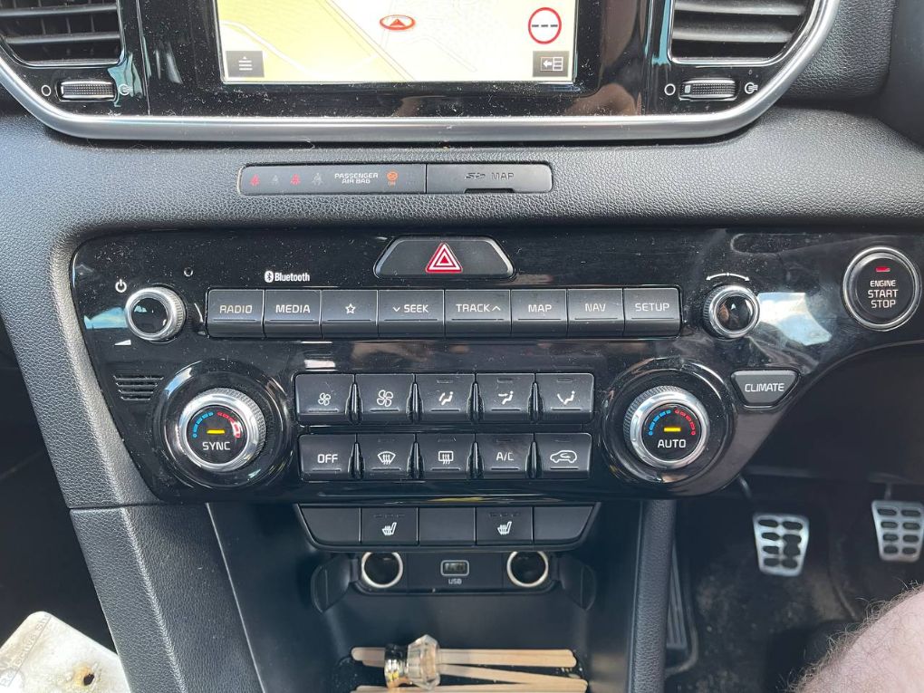 Kia Sportage Seat Heater Switch Front left Seat Heater Switch Front left — KIA SPORTAGE IV...
