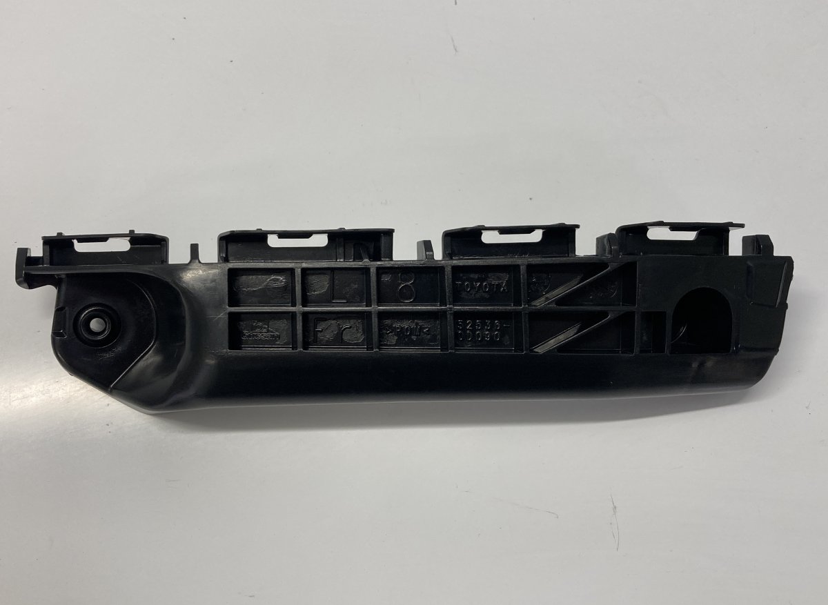 Toyota Yaris Front Bumper bracket on fender left