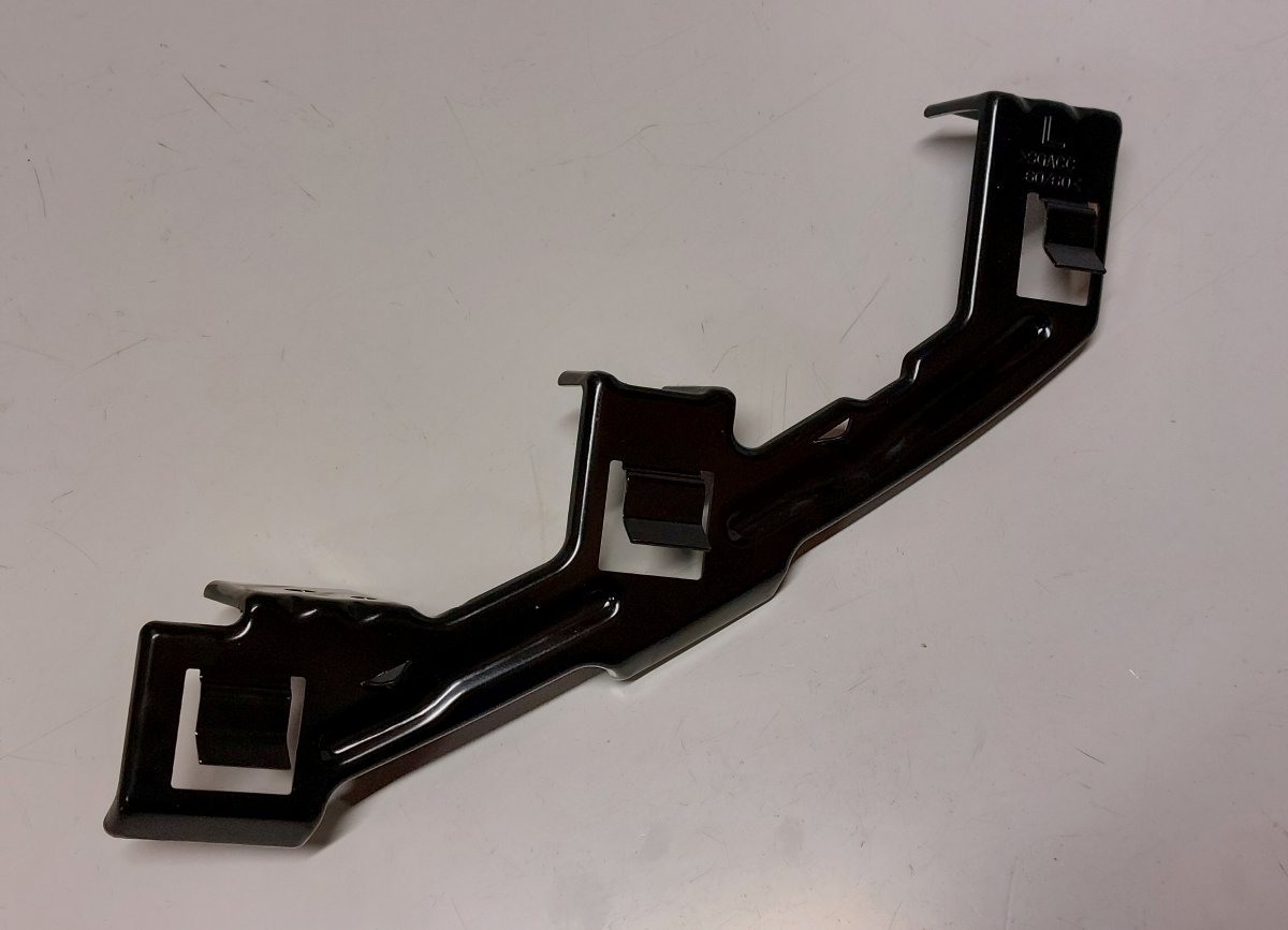 Kia Sorento Front Bumper bracket on fender left Front Bumper bracket on fender left — KIA SOREN...