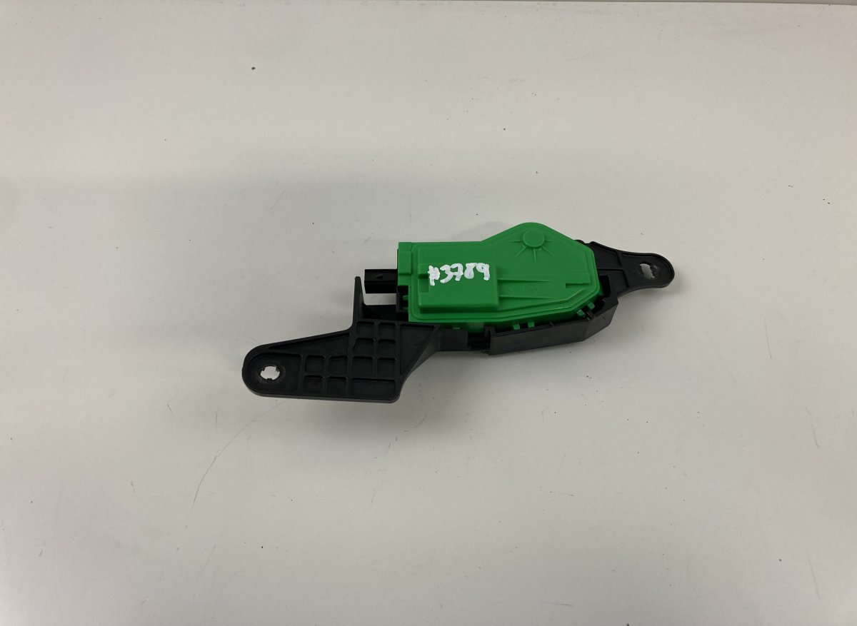 Kia Sportage Fuel flap locking motor Fuel flap locking motor — KIA SPORTAGE IV (QL) ...