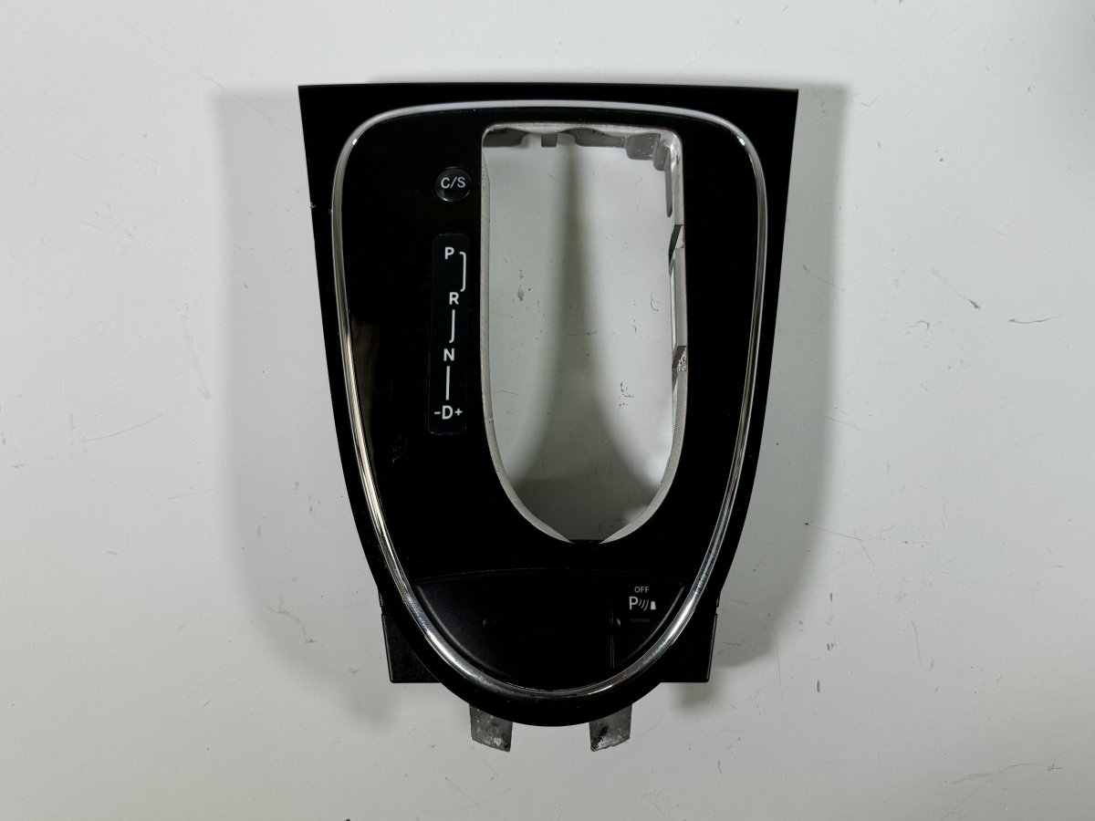 Mercedes-Benz CLS (C219) Vaihdetangon suojus Gear lever cover — MERCEDES-BENZ CLS (C219) (20...