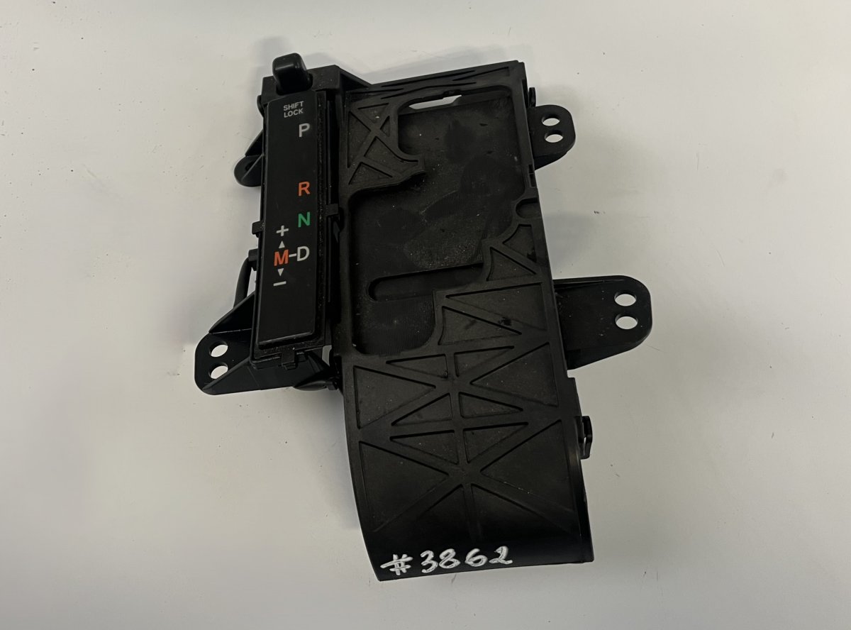Toyota Avensis (T27) Манжета рычага переключения передач Gear lever cover — TOYOTA AVENSIS (T270) (2009-...
