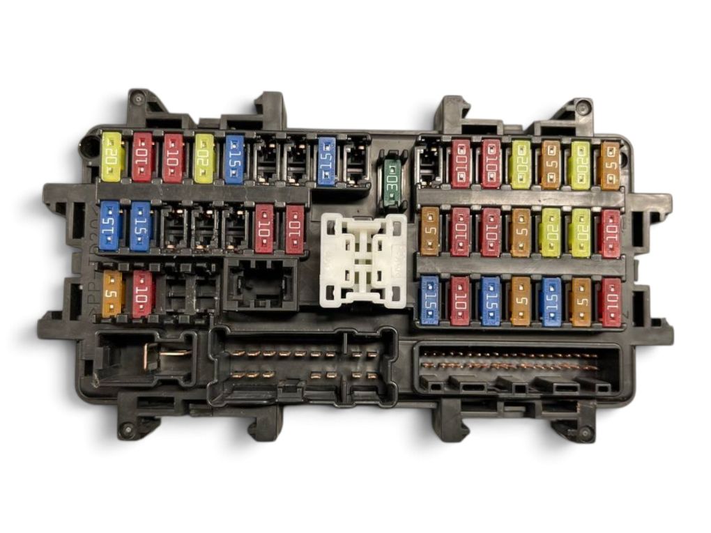 Infiniti Q50 Fuse box Fuse box — INFINITI Q50 (V37) (2013-) — 2435079...