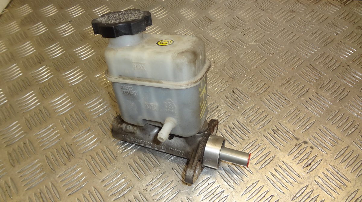 Hyundai Santa Fe главный тормозной цилиндр Brake master cylinder — HYUNDAI SANTA FE II (CM...