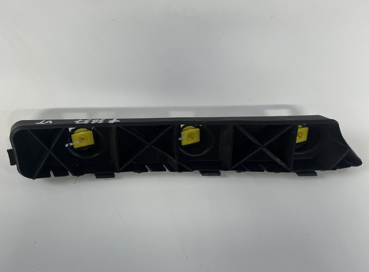 Hyundai Nexo Rear bumper Carrier holder on fender left Rear bumper Carrier holder on fender left — HYU...