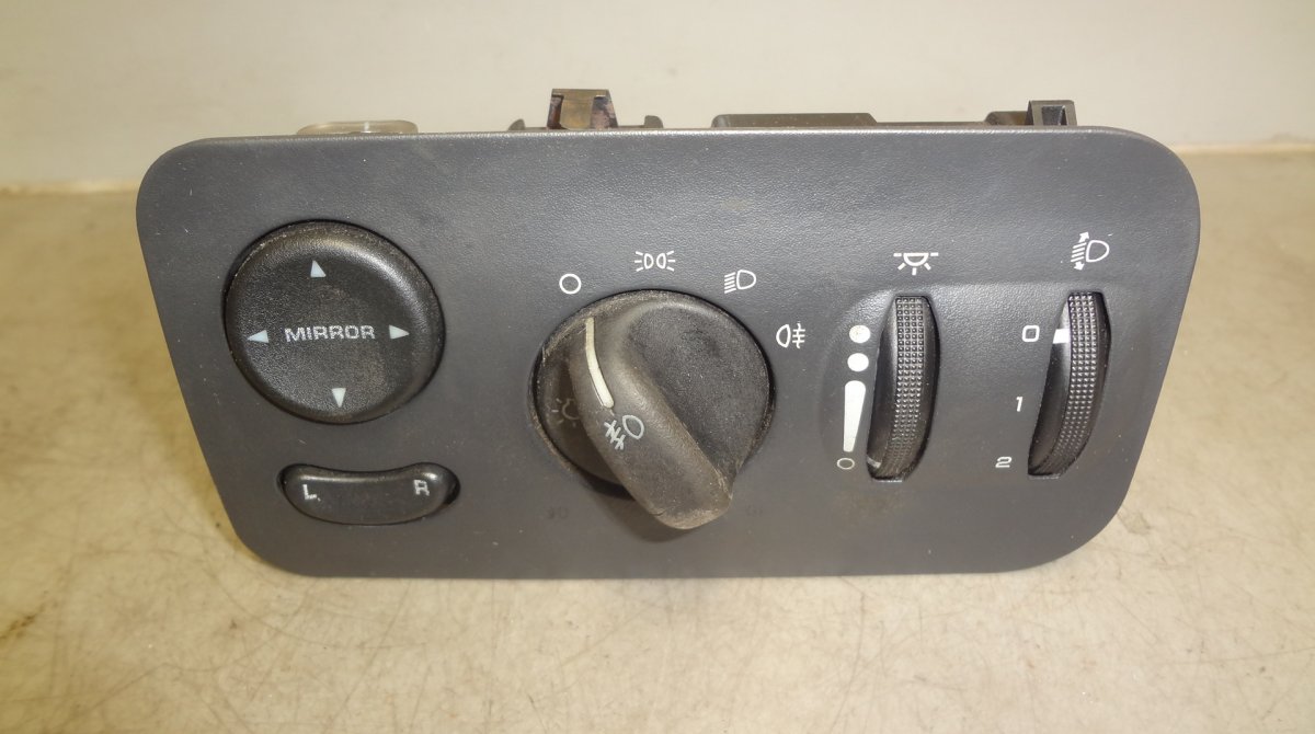 Chrysler Voyager / Town & Country Headlight Switch Headlight switch — CHRYSLER VOYAGER IV (RG, RS)...